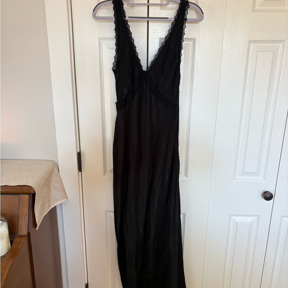 Elegant Black Lace Trim Nightgown